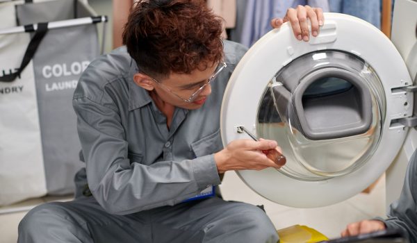 reparatie van een wasmachine